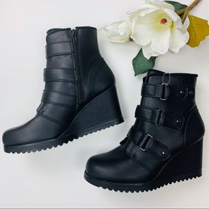 Khombu Black booties